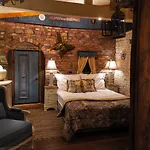 Paul's Fantasia Boutique 4*