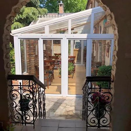 Paul's Fantasia Boutique 4*