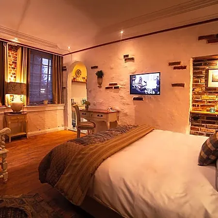 Paul's Fantasia Boutique 4*