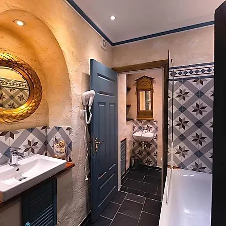 Paul's Fantasia Boutique 4*