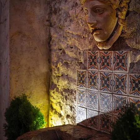 Paul's Fantasia Boutique 4*