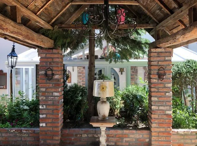 Paul's Fantasia Boutique 4*