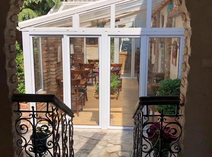 Paul's Fantasia Boutique 4*