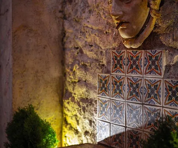 Paul's Fantasia Boutique 4*